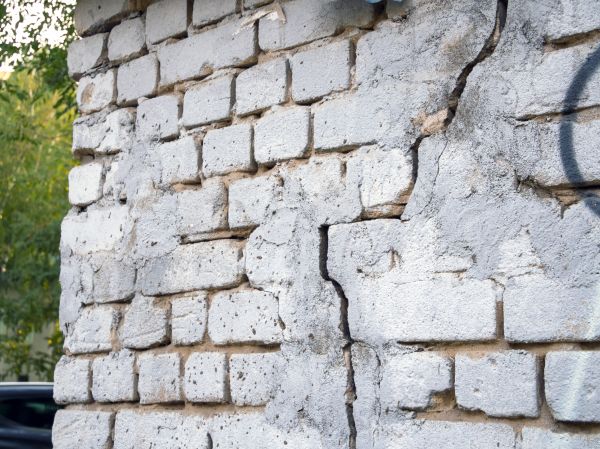 Cracked Brick Wall Repair in Elk River